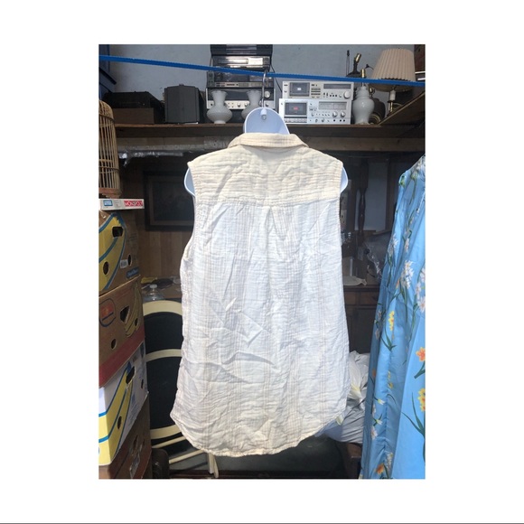Cream Quarter Button-Up Tanktop - Picture 3 of 5